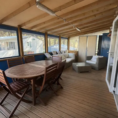 Mobil-home Avec Grande Terrasse Couverte *