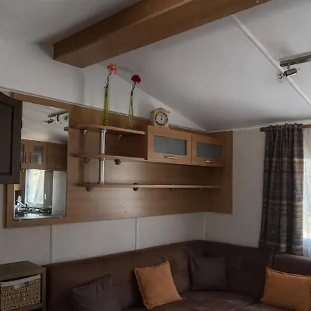 Mobil-home Avec Grande Terrasse Couverte Camping